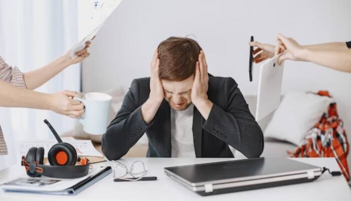 How Employees' Mental Health Is Affected By A Toxic Work Environment? Psychologist Shares 4 Characteristics