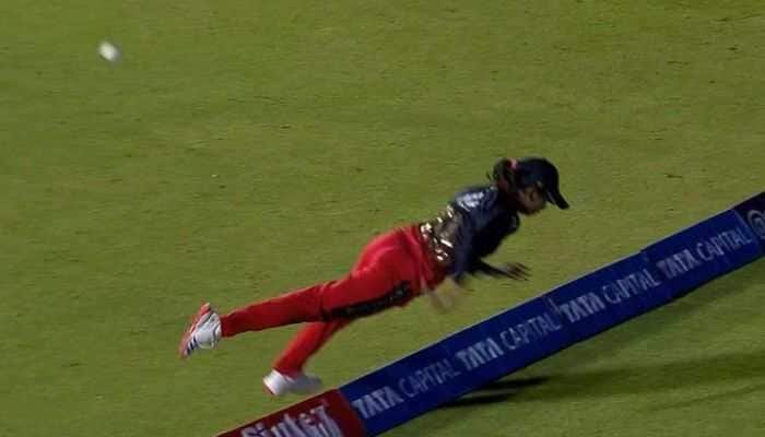 RCB&#039;s Shreyanka Patil Turns &#039;Wonderwoman&#039; Makes Unbelievable Save On The Boundary In WPL 2024, Video Goes Viral - Watch