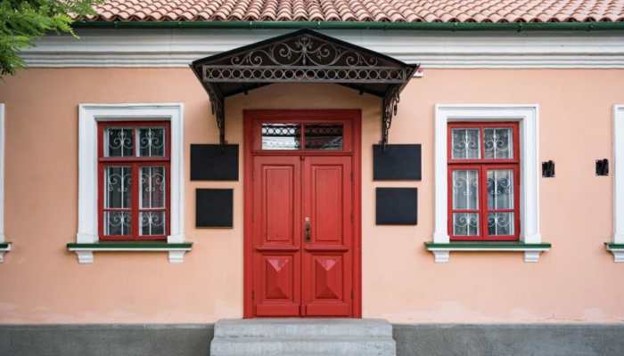 Vastu Tips For Home Entrance: How To Attract Positive Energy - 12 Points