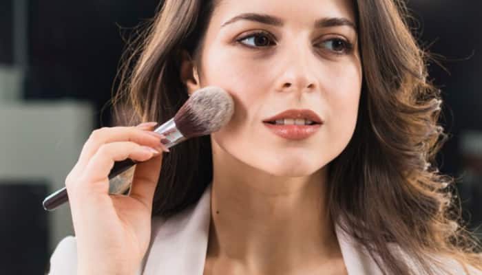 Does Makeup Age Your Skin? Expert Tips To Preserve Your Skin&#039;s Youthful Glow