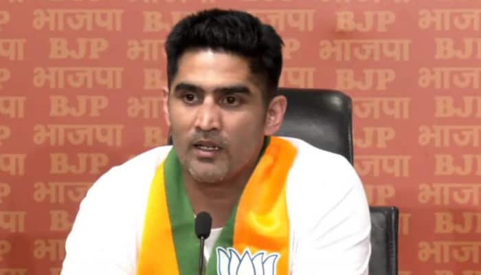 Boxer And Former Congress Leader Vijender Singh Joins BJP, Here&#039;s How Internet Reacted