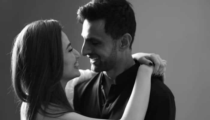 &#039;ROMANCE In The Air&#039;: Shoaib Malik Poses With Wife Sana Javed As They Celebrate First EID Together; See PICS