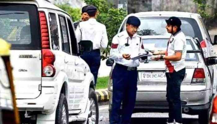 What to do If Traffic Police stop you? To Avoid Challan Do This