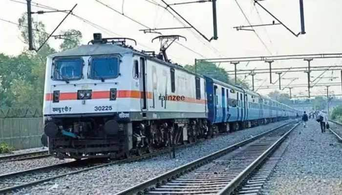  Fist Fight, Bloody Brawl Between Railway Officials Of Varanasi Station Halts Trains Including Vande Bharat