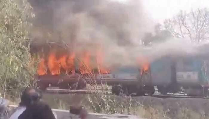 Four Coaches Of Taj Express Catches Fire In Delhi