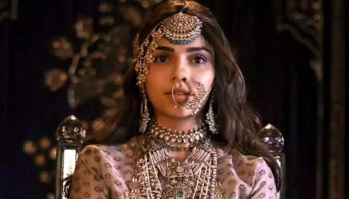 'Meena Kumari Was My Main Inspiration, Her Look Into 'Nothingness' In Pakeezah I Tried', Says Heeramandi's Alamzeb Aka Sharmin Segal 