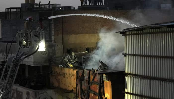 Massive Fire Breaks Out In Delhi&#039;s Chandni Chowk, 40 Tendors Deployed 