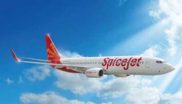 SpiceJet  Passengers Forced To Wait Without AC Inside Flight Amid Severe Heat: Watch
