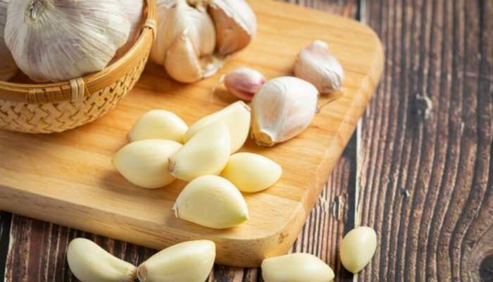 The Must-Know Health Advantages Of Consuming Raw Garlic Daily