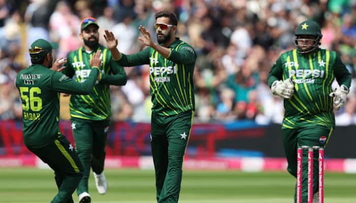 &quot;Yeh America Se Bhi Haar Gaye&quot;- Pakistan Team and Babar Azam Heavily Bashed In Pakistan Parliament