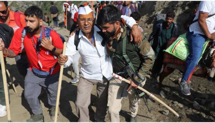 Anantnag Police&#039;s Compassionate Support Ensures Smooth Journey For Amarnath Yatra Pilgrims