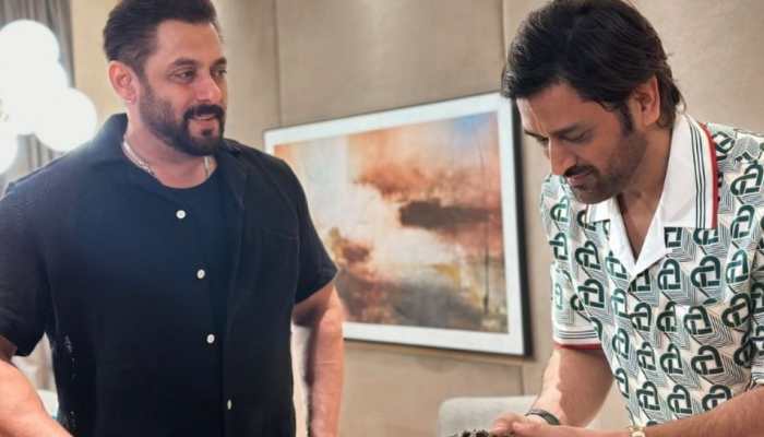 Salman Khan Joins MS Dhoni's 43rd Birthday Bash, Sends Heartfelt Wishes To 'Kaptaan Sahab' Salman Khan Joins MS Dhoni's 43rd Birthday Bash, Sends Heartfelt Wishes To 'Kaptaan Sahab'
