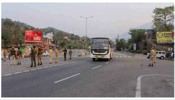 J&amp;K Police Block Political Leaders from Visiting Martyrs&#039; Graveyard on Anniversary