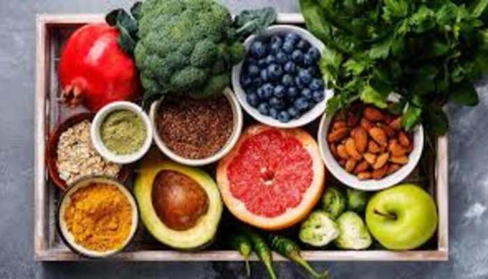 Can't Take Care Of Your Health Due To 9 To 5 Job? Include These 5 Superfoods In Your Diet.