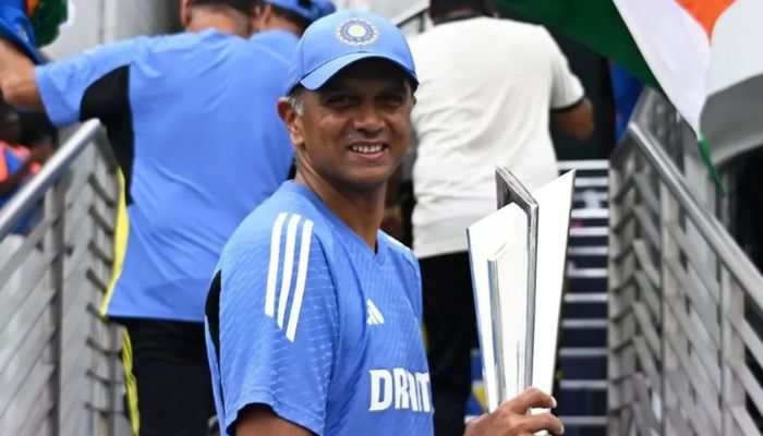Rahul Dravid Huged T20 World Cup 2024 Trophy &amp; Cried: R Ashwin Reveals How Team India's Head Coach Celebrated Victory - Watch