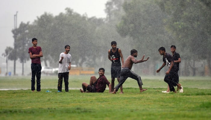 Light Rain Brings Relief From Humidity In Delhi, Commuters Navigate Drizzle