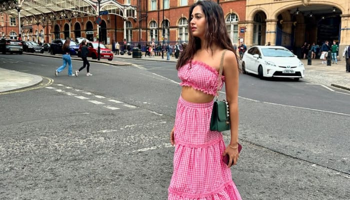 Tejasswi Prakash And Karan Kundrra&#039;s Sweet Exchanges On Her London Pic Will Leave You Fawning