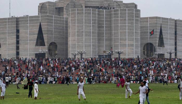 Massive Prison Break In Bangladesh; Over 500 Inmates Escape, Some Armed