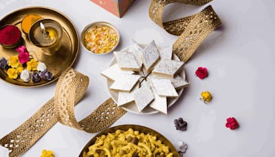 Celebrate Rakhi with Premium Gift Hampers of Chocolates and Dry Fruits