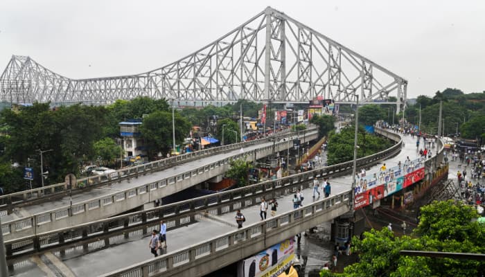 &#039;March To Nabanna&#039; Over Kolkata Rape-Murder: Water Canons, Barricades Deployed As Police Braces For Face-Off; Mamata Govt On Edge | 10 Updates