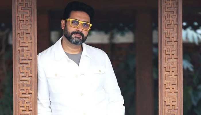 Abhishek Bachchan Folds Hand As He Gets Spotted At The Airport With Jaya Bachchan And Shweta, Fans Ask ‘Where Is Aishwarya?’