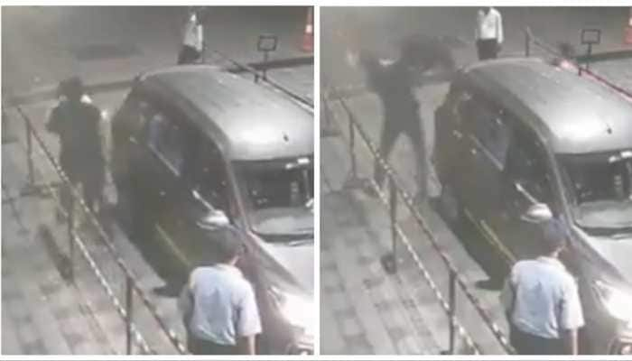 Shocking Video Of Couple&#039;s Disturbing Attack Goes Viral; Man Slaps Ola Driver, Smashes Him To Ground In Mumbai