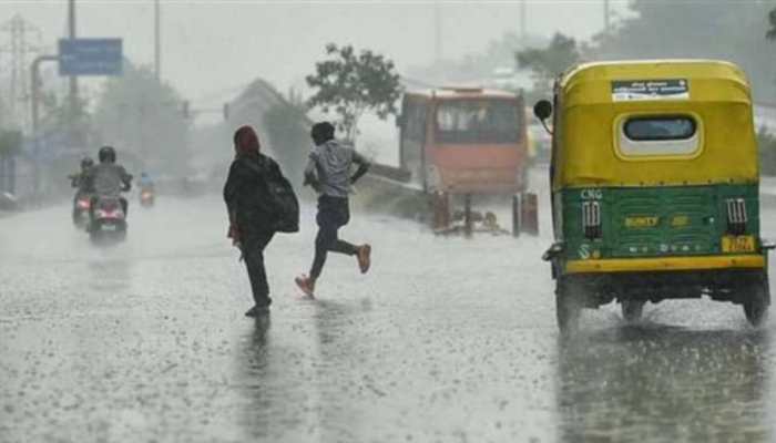Weather Update: Delhi-NCR Experiences Drizzle, Moderate Rain Forecast For Saturday Weather Update: Delhi-NCR Experiences Drizzle, Moderate Rain Forecast For Saturday