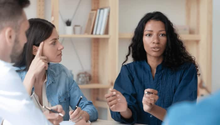 If You Want To Make A Good Impression, Say Goodbye To These 9 Social Etiquette Blind Spots