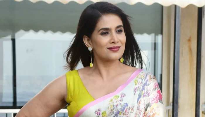 Exclusive: Sonali Kulkarni Admits Seeking Inspiration From Priyanka Chopra Says 'She Makes Me Feel So Energised'