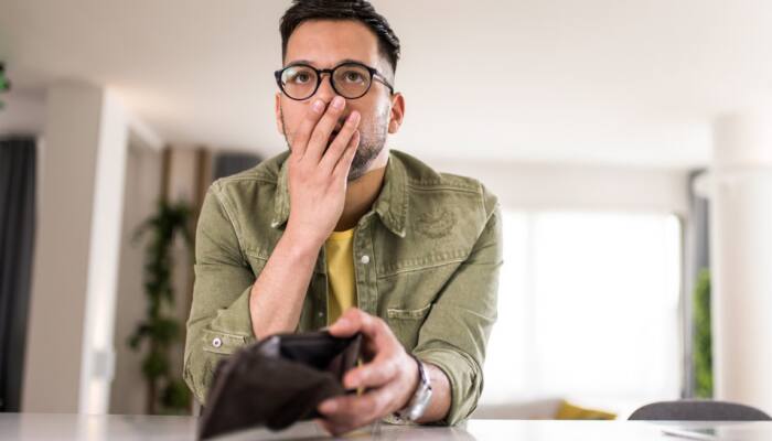7 Items You Should Never Keep in Your Wallet to Prevent Financial Disaster