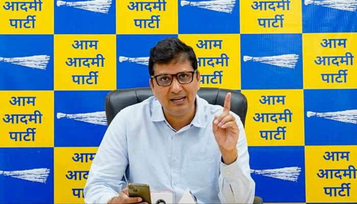 Delhi: AAP Leader Saurabh Bhardwaj Detained By Cops While Protesting To Reinstate Bus Marshals Delhi: AAP Leader Saurabh Bhardwaj Detained By Cops While Protesting To Reinstate Bus Marshals