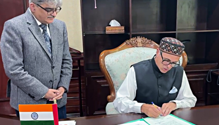 Omar Abdullah’s First Cabinet Meeting Passes Resolution For Jammu and Kashmir’s Statehood Omar Abdullah’s First Cabinet Meeting Passes Resolution For Jammu and Kashmir’s Statehood