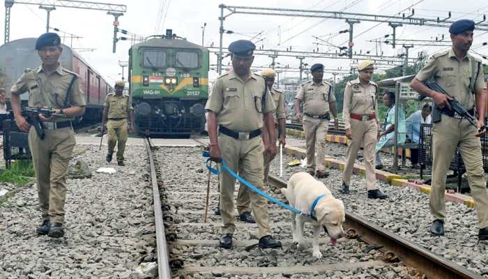 RPF Seizes Gold, Silver, Cash Worth Rs 4.01 Crore From Trains At New Delhi Railway Station RPF Seizes Gold, Silver, Cash Worth Rs 4.01 Crore From Trains At New Delhi Railway Station