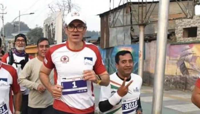 CM Omar Abdullah Flags Off Kashmir International Marathon; Runs 21 Km In 2 Hours CM Omar Abdullah Flags Off Kashmir International Marathon; Runs 21 Km In 2 Hours
