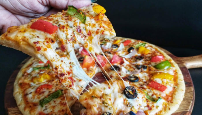 Try This Delectable Farmhouse Pizza Recipe to Celebrate Diwali Try This Delectable Farmhouse Pizza Recipe to Celebrate Diwali
