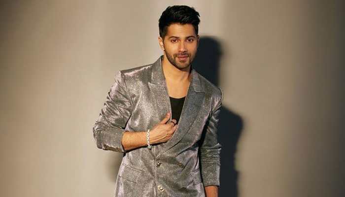 Varun Dhawan Met A Girl Fan When She Was Unwell, Her Mom Rushes At The Airport To Tell Him Thankyou Varun Dhawan Met A Girl Fan When She Was Unwell, Her Mom Rushes At The Airport To Tell Him Thankyou