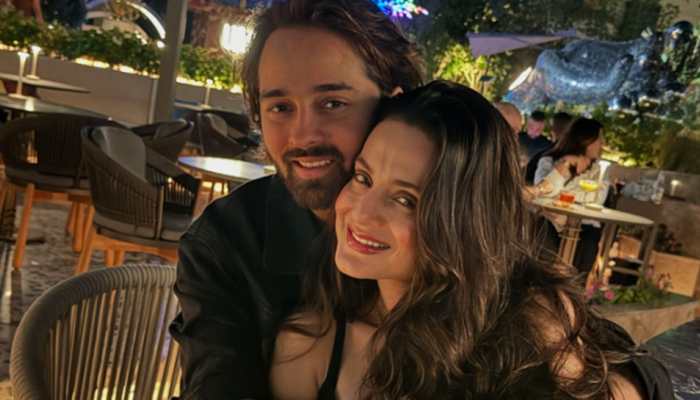 Gadar 2 Actress Ameesha Patel Gets Age Shamed As She Drops A Cosy Photo With Nirvaan Birla Gadar 2 Actress Ameesha Patel Gets Age Shamed As She Drops A Cosy Photo With Nirvaan Birla