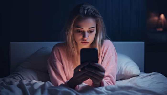 Protect Your Eyes From Dim Light Damage: The Hidden Dangers Of Nighttime Social Media Scrolling Protect Your Eyes From Dim Light Damage: The Hidden Dangers Of Nighttime Social Media Scrolling