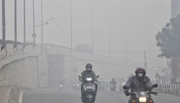 Delhi Chokes Under Thick Smog, Trains Disrupted As AQI Hits 'Severe' Levels Delhi Chokes Under Thick Smog, Trains Disrupted As AQI Hits 'Severe' Levels