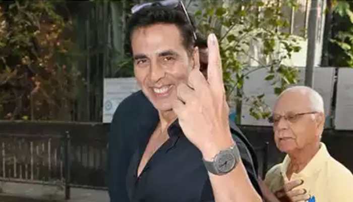 Akshay Kumar Reaches First To Cast Vote, Elderly Man Complains About Dirty Public Toilets At Polling Booth