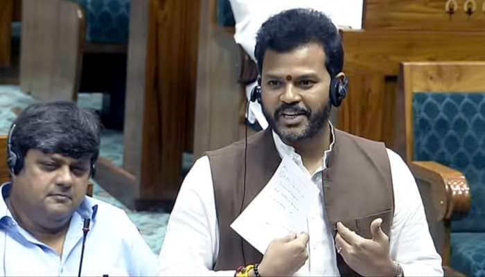 Aviation Minister Chairs Review Meeting, Directs Airlines To Inform Passengers
