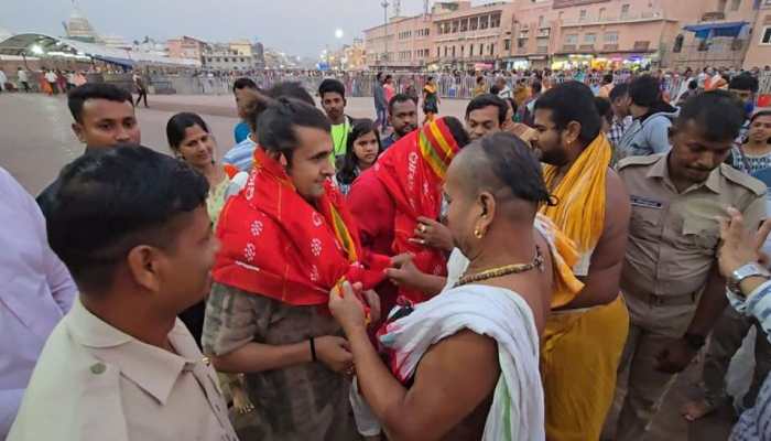 Sonu Nigam Offers Prayers At Famous Jagannath Puri Temple In Odisha