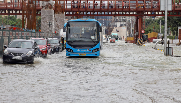 Cylone Mayhem: Hyderabad Wakes Up To Chilly Morning, IMD Predicts Rainfall In Bengaluru- Check Forecast Here Cylone Mayhem: Hyderabad Wakes Up To Chilly Morning, IMD Predicts Rainfall In Bengaluru- Check Forecast Here