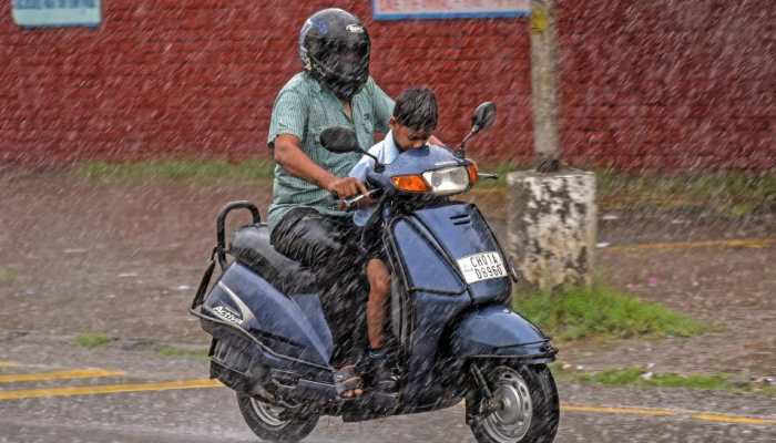  Today's Weather: IMD Predicts Heavy Rainfall In Tamil Nadu, Kerala, Karnataka; Schools Closed In Puducherry