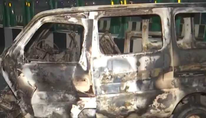 Delhi: 1 Dead, Several Injured As 2 Cars Catch Fire After Collision On Dwarka Expressway Delhi: 1 Dead, Several Injured As 2 Cars Catch Fire After Collision On Dwarka Expressway
