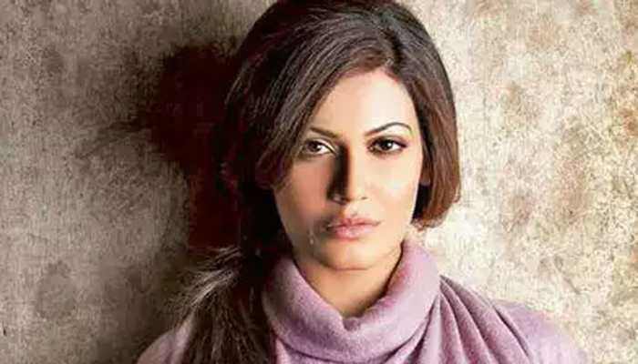 Payal Rohatgi Seeks Financial Help For Father's Prostate Cancer Treatment Payal Rohatgi Seeks Financial Help For Father's Prostate Cancer Treatment