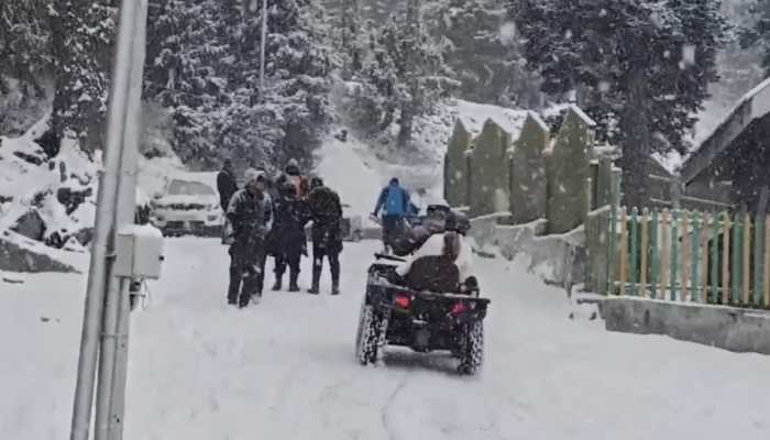 Kashmir Transforms Into A Winter Wonderland As Heavy Snowfall Attracts Tourists Kashmir Transforms Into A Winter Wonderland As Heavy Snowfall Attracts Tourists