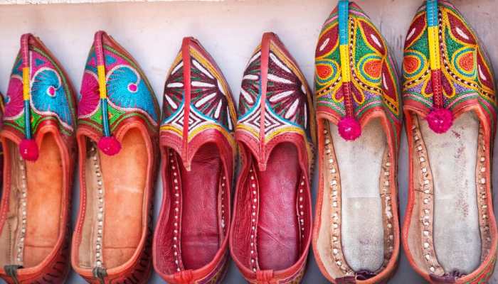 A Step Towards Tradition: The Allure of Women's Mojaris