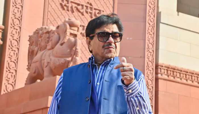 Shatrughan Sinha Admits To Cheating On His Wife With Other Woman, Says Love Triangle Even Makes Men Suffer Shatrughan Sinha Admits To Cheating On His Wife With Other Woman, Says Love Triangle Even Makes Men Suffer