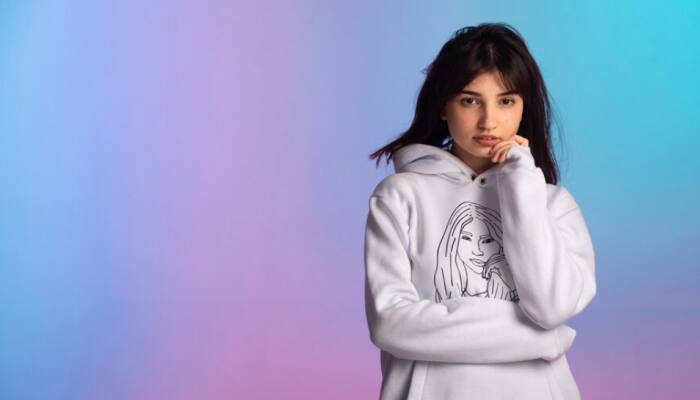 Buying Women's Sweatshirts: Finding the Ideal Fit and Style